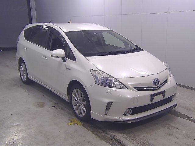 10439 Toyota Prius alpha ZVW41W 2012 г. (Honda Tokyo)